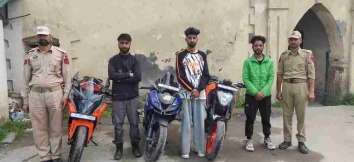Police cracks whip on stunt bikers in Baramulla; 03 bikers booked Police cracks whip on stunt bikers in Baramulla; 03 bikers booked