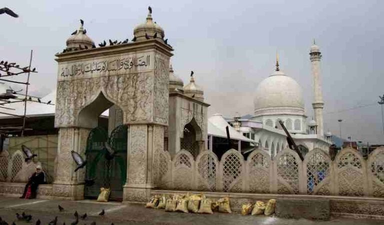 Waqf Board bans entry of Footwear into Praying areas at Waqf Notified Mosques & Shrines