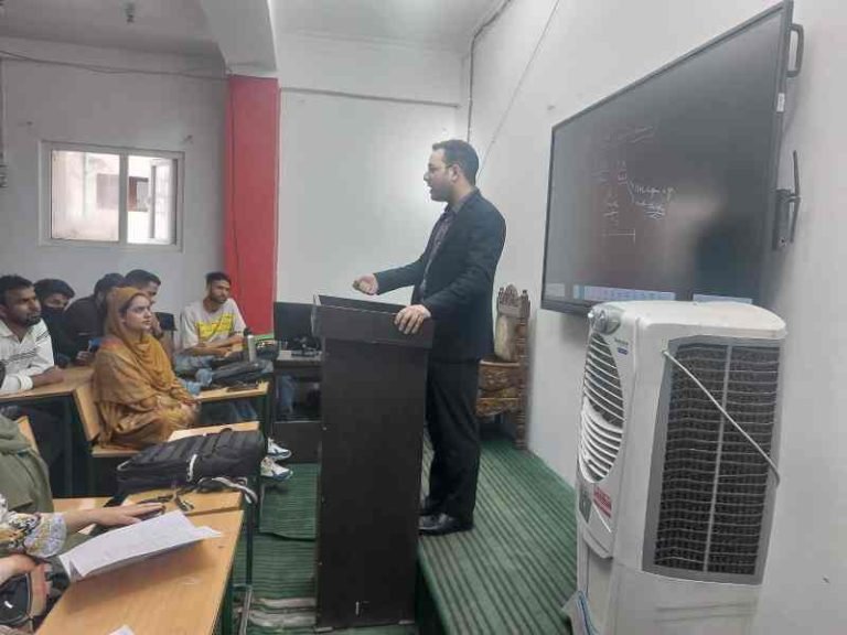 IAS qualifier Waseem Bhat interacts with civil servant aspirants at ‘Ignited Minds’