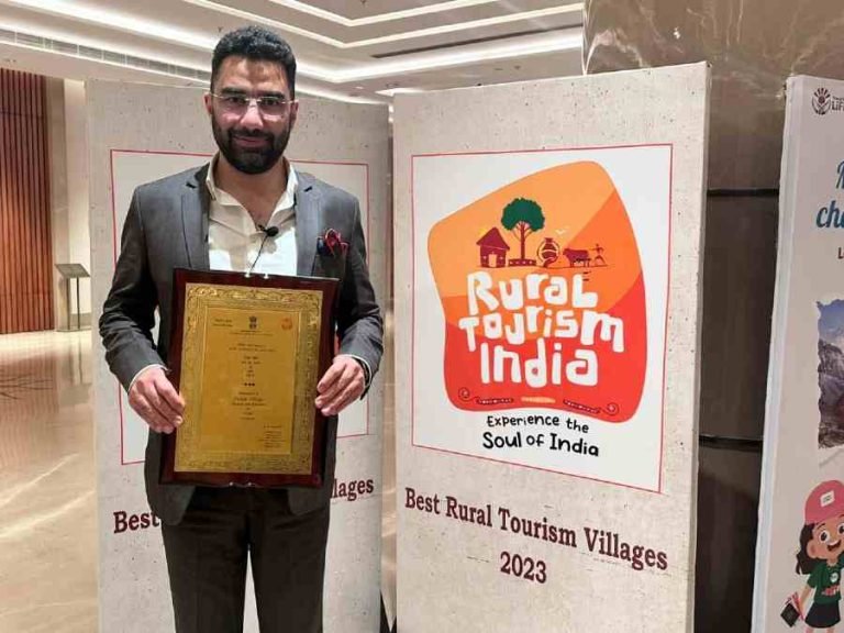 Feather in J&K Tourism Depts’ cap: Gurez’s Dawar bags best tourism village award