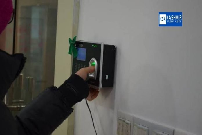 ‘Many employees of School Edu Deptt not marking biometric attendance’