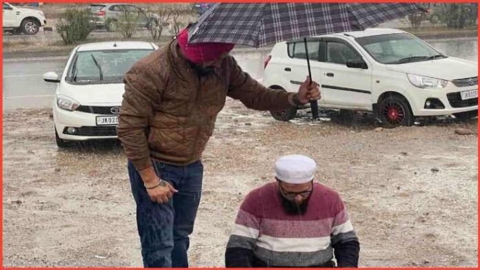 Sikh Man's Heartwarming Gesture: Shielding Muslim Praying in Hailstorm in Jammu with an Umbrella