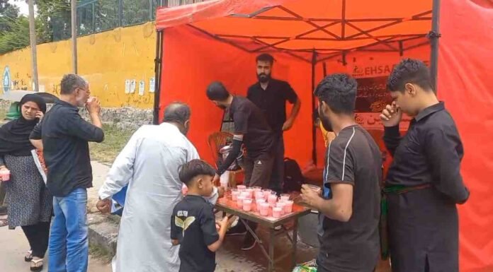 Ehsaas Foundation Sets Up Camp at Zadibal Srinagar, Distributes Refreshments Among Shia Mourners on Youm-e-Ashura
