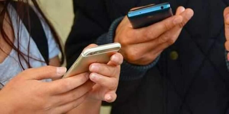 High-Speed Internet, Prepaid Calling Services Restored Across Kashmir Valley